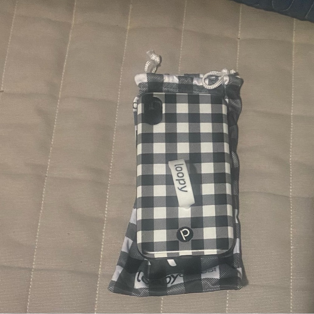 Loopy case iPhone 12/12 Pro Checkered Black and White